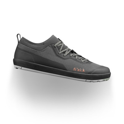 FIZIK TRETRY GRAVITA VERSOR FLAT 2.0 ANTHRACITE - BLACK (GRGFVTR1K1210) FIZIK TRETRY GRAVITA VERSOR FLAT 2.0 ANTHRACITE - BLACK (GRGFVTR1K1210)